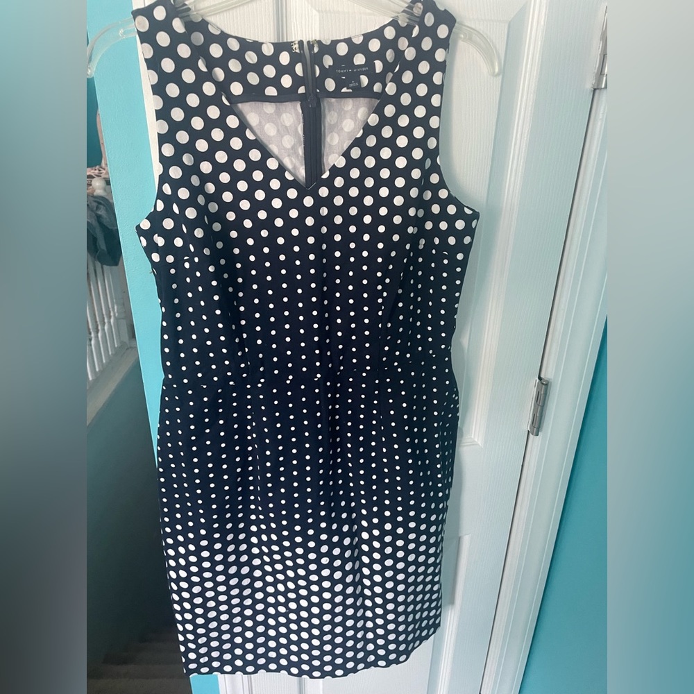 Tommy Hilfiger. Size med. blue and white spotted design